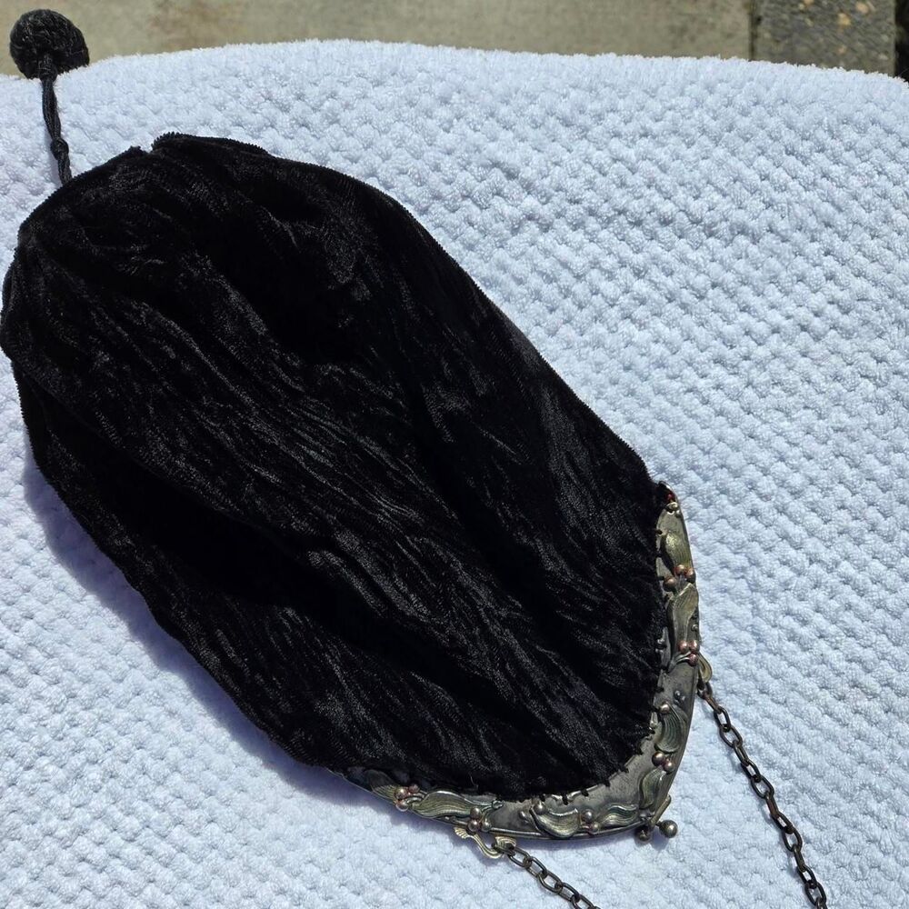 Women's Vintage/ Vintage Inspired Black and Red Bag